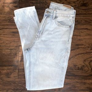 american eagle mom jeans